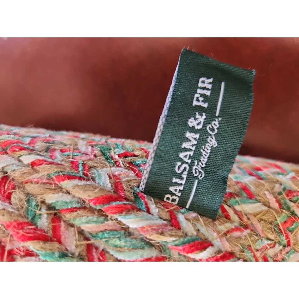 4 Folk Art red green cream Country Farmhouse Braided Placemats 15